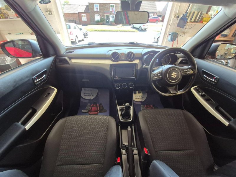 SUZUKI SWIFT